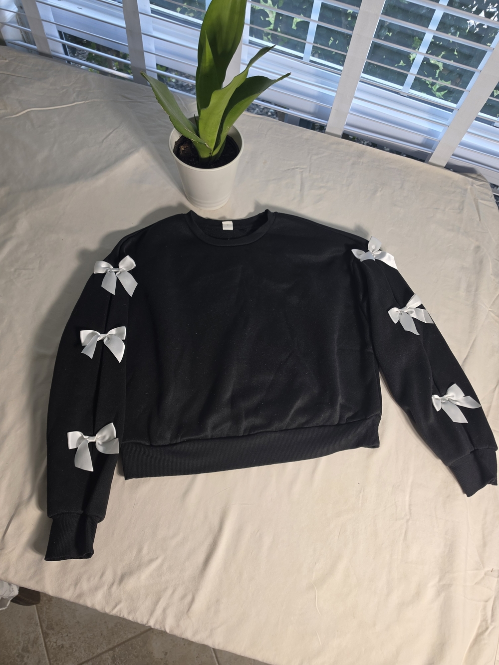 Black Sweatshirt with White Bow Accents Shein TEEN